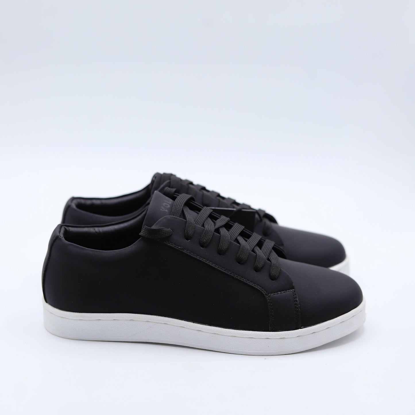 Essential Vegan Sneaker (Mens)