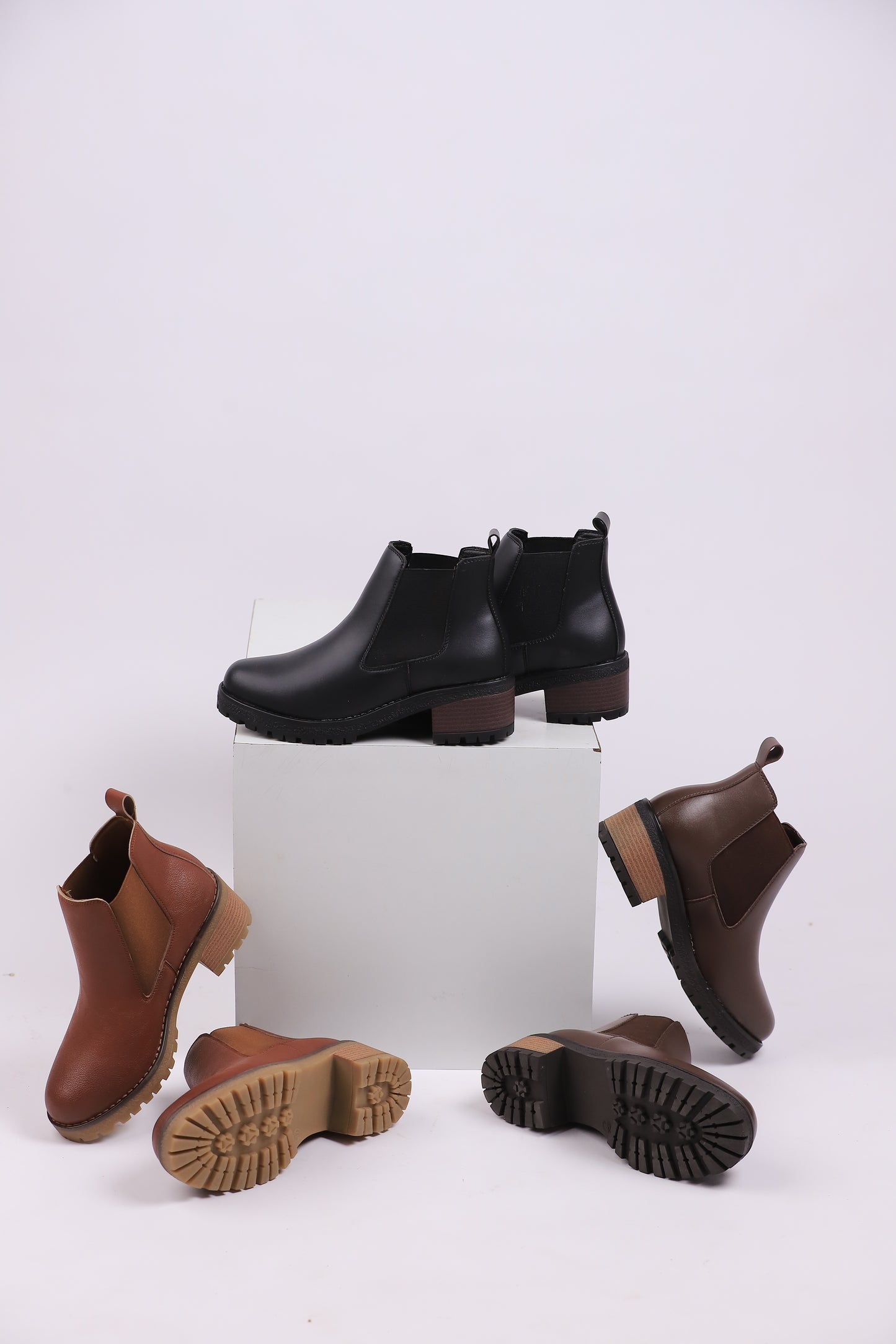 Lyra Chelsea Boot